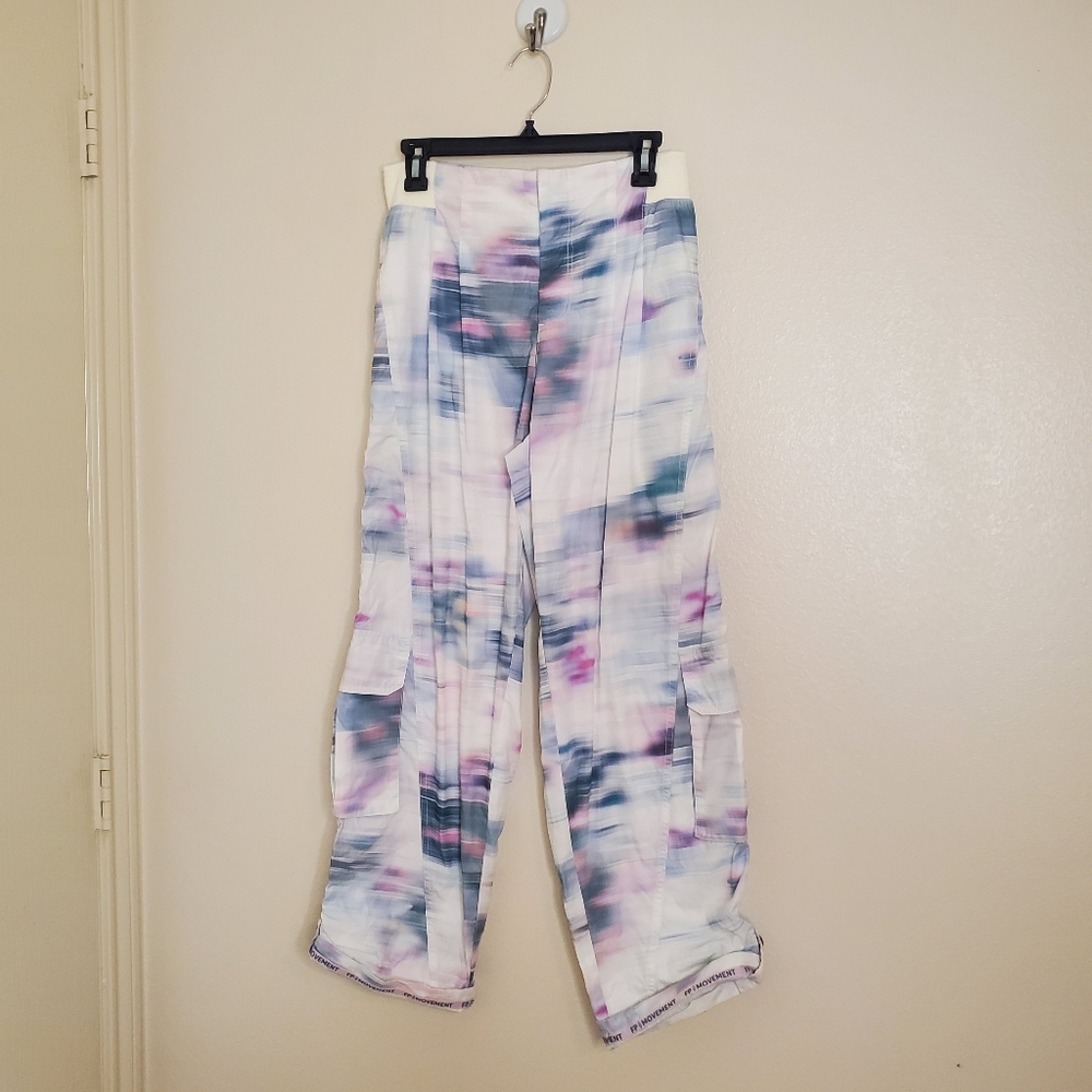 Free People Mesmerize Me Printed Pants Size Small in Meadow Motion